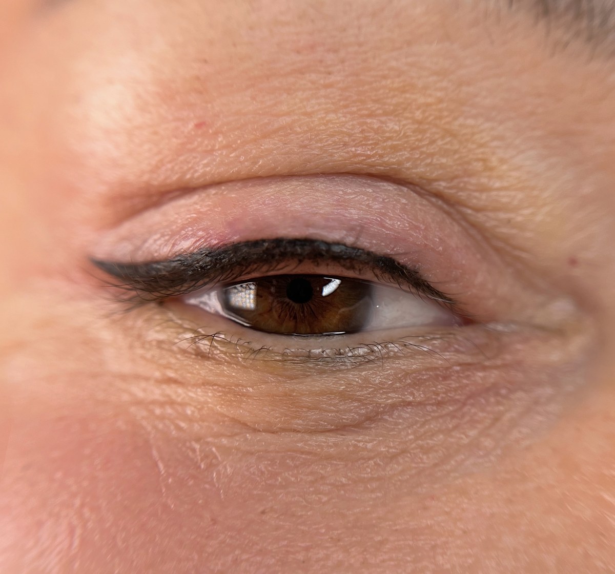 Kreska typu eyeliner, OSMO Beauty